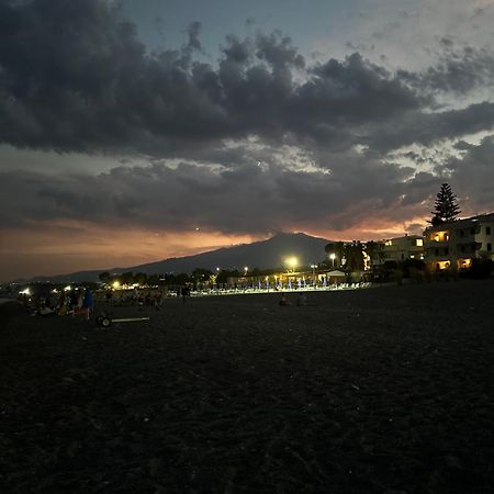 Appartamento I Puritani On The Beach جيارديني ناكسوس المظهر الخارجي الصورة