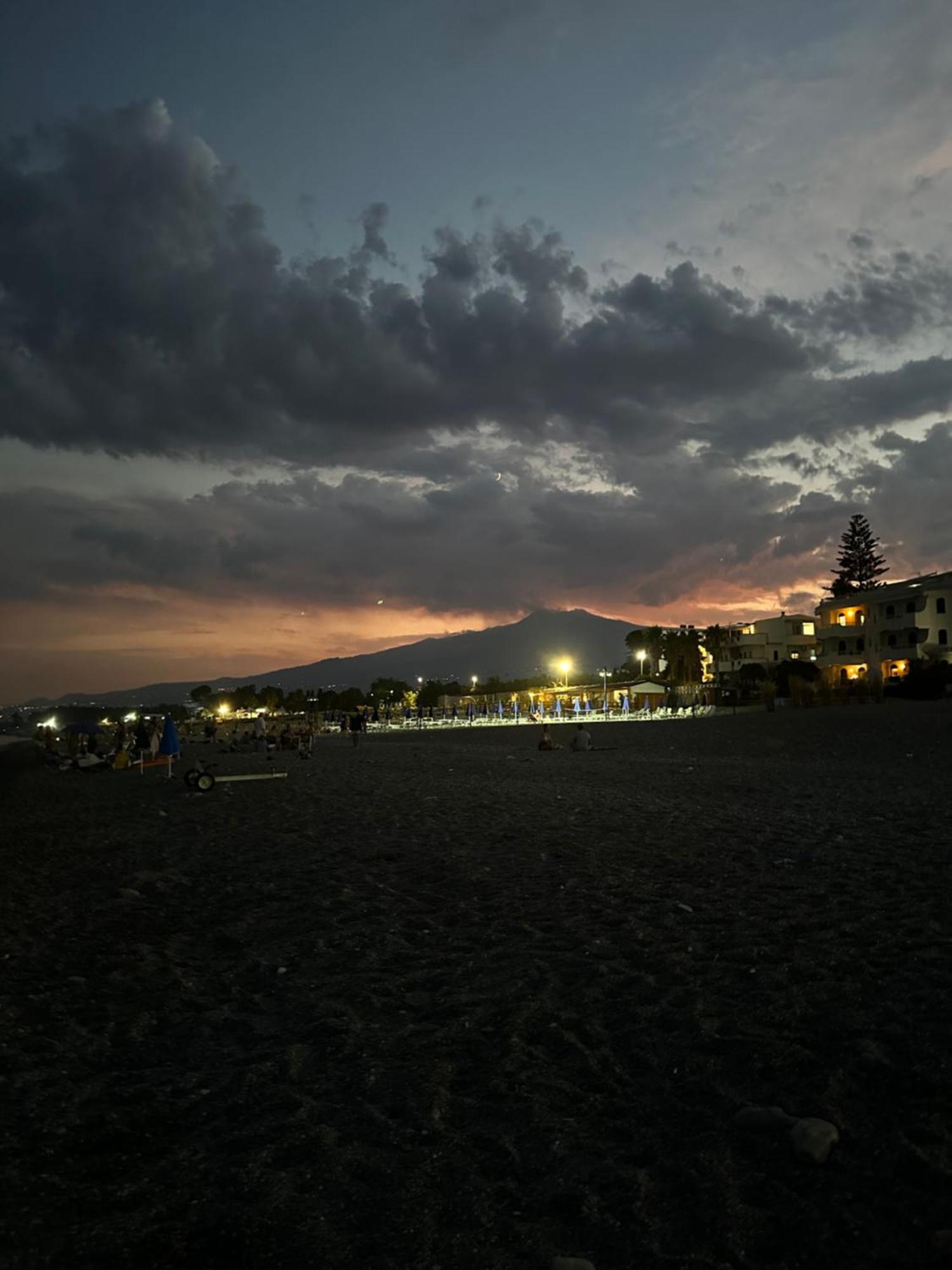 Appartamento I Puritani On The Beach جيارديني ناكسوس المظهر الخارجي الصورة