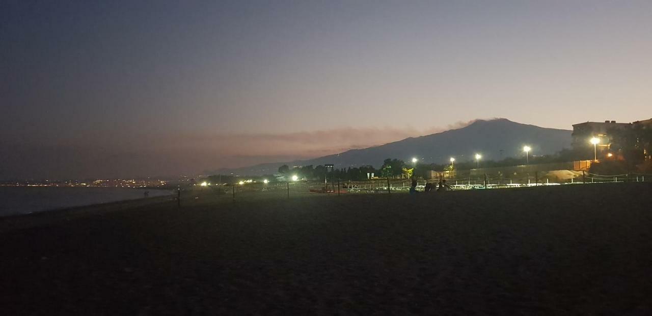 Appartamento I Puritani On The Beach جيارديني ناكسوس المظهر الخارجي الصورة
