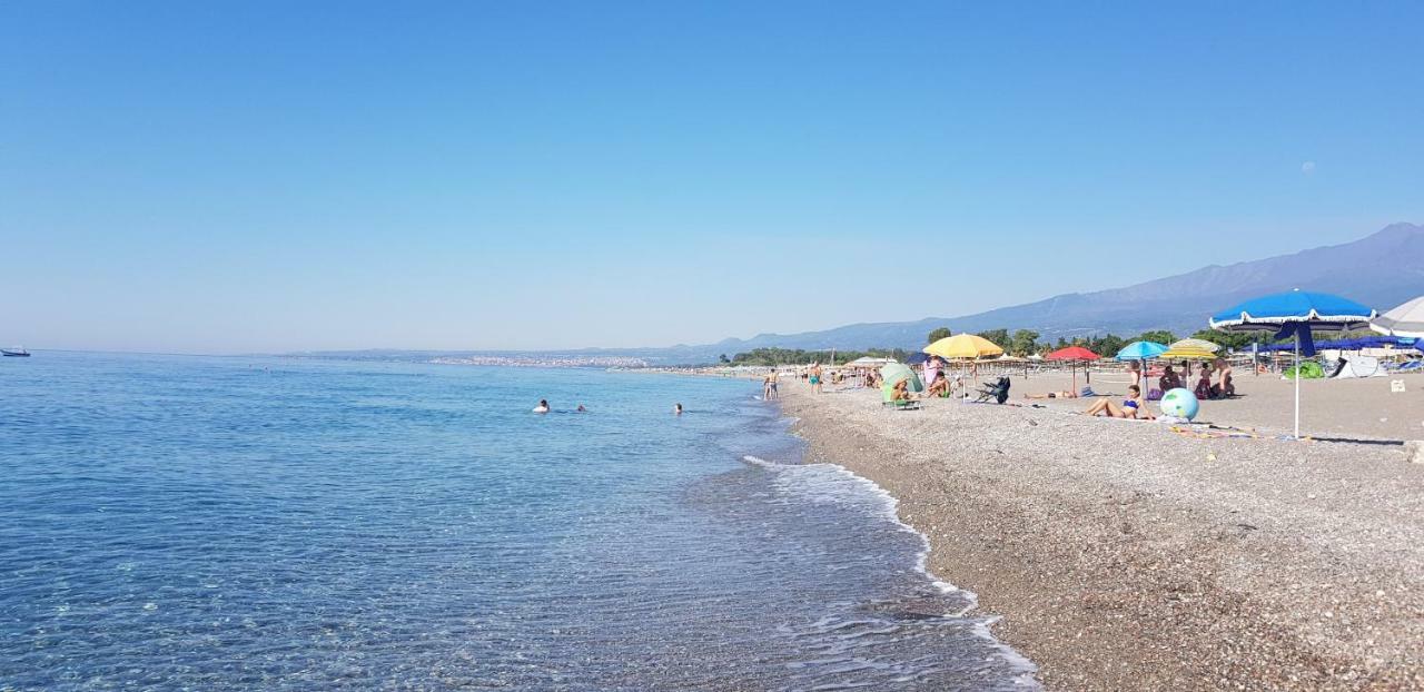 Appartamento I Puritani On The Beach جيارديني ناكسوس المظهر الخارجي الصورة